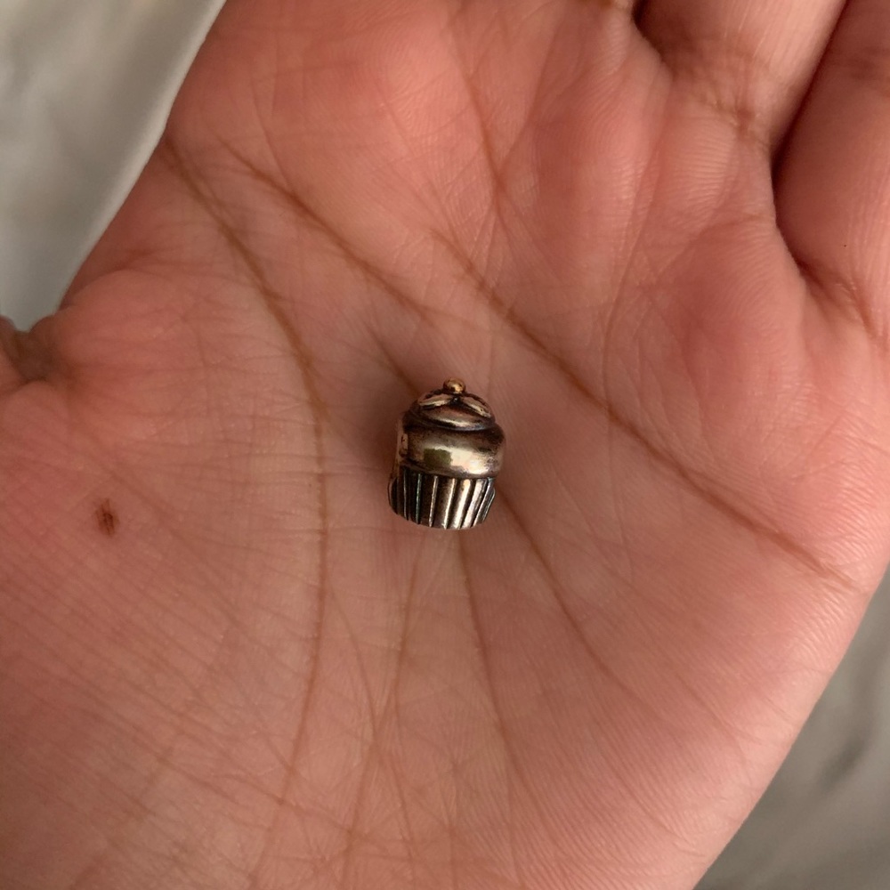 Pandora cupcake charm with gold